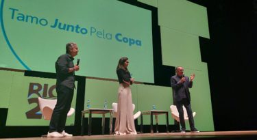 “Olha o que ele fez!”: Galvão, Copas e memórias